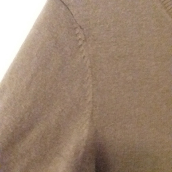 M.K Sweater - Picture 4 of 6